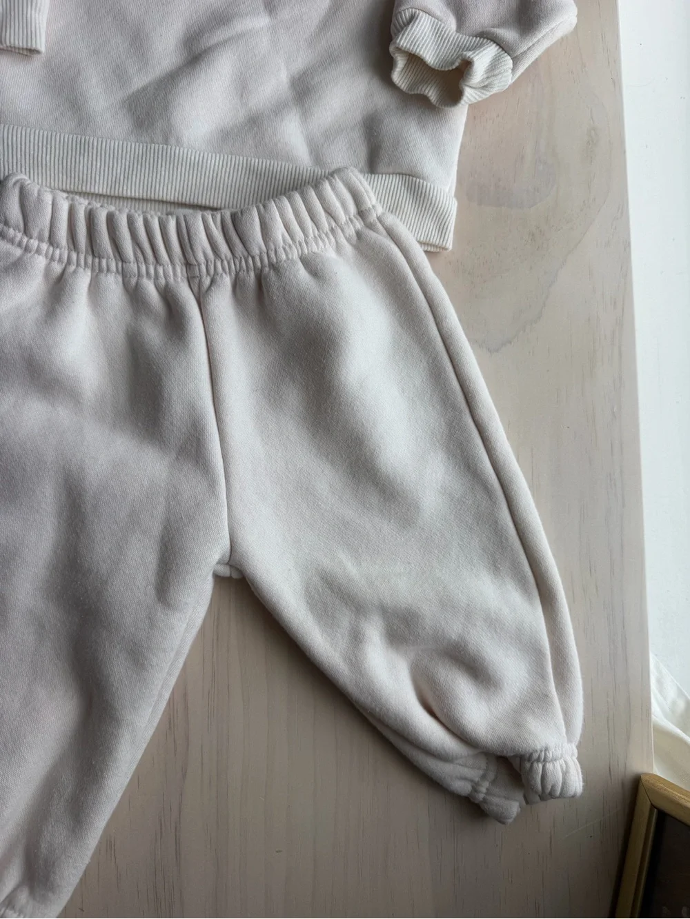 Neutral Cozy Sweatshirt & Joggers Set - Small Daisy Embroidery